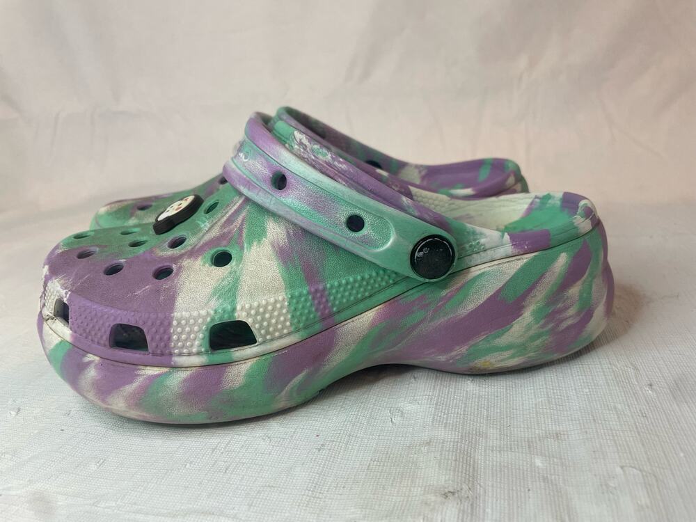 Iconic Platform Swirl Crocs Women's 6 GUC Purple Aqua White